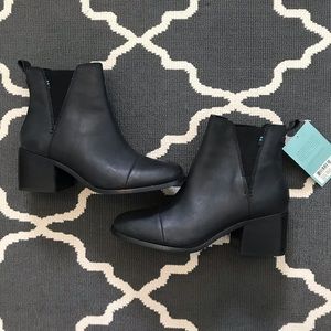 Toms black leather Esme boots